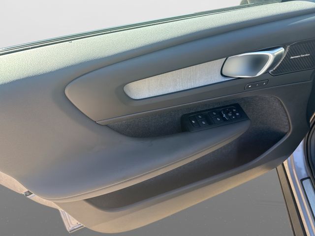 2026 Volvo XC40 Plus - Photo 15