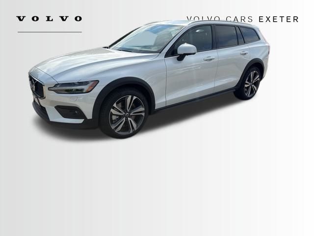 2026 Volvo V60 Cross Country B5 Plus photo 2