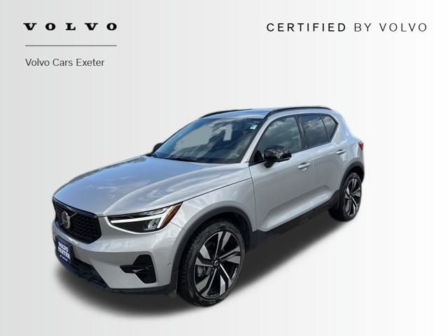 2025 Volvo XC40 B5 Plus Dark Theme