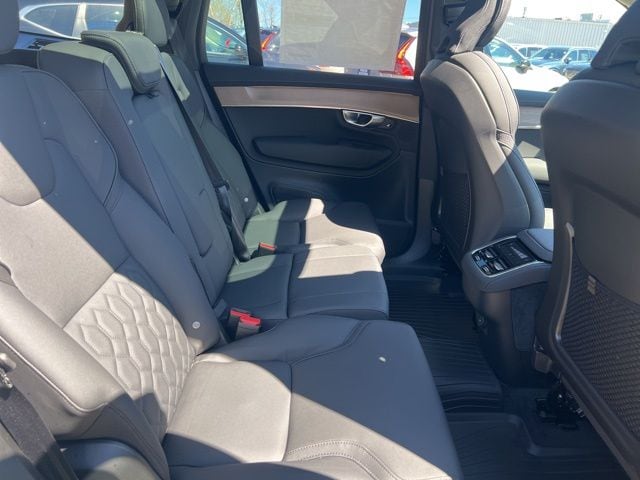 2026 Volvo XC90 Plus - Photo 17