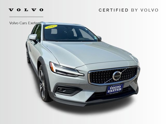 2025 Volvo V60 Cross Country B5 Plus AWD's photo