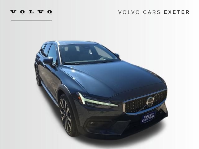 2026 Volvo V60 Cross Country B5 Ultra AWD's photo