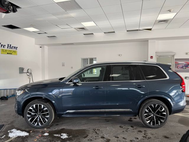 2026 Volvo XC90 Plus - Photo 2