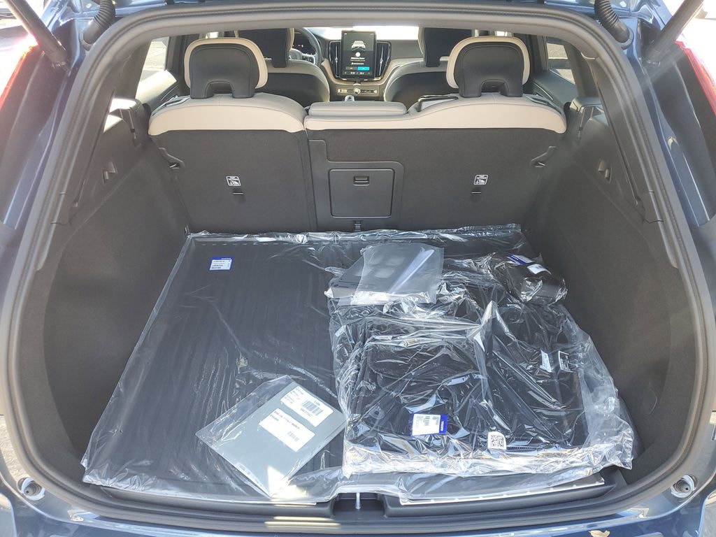 New 2026 Volvo XC60 B5 Plus SUV