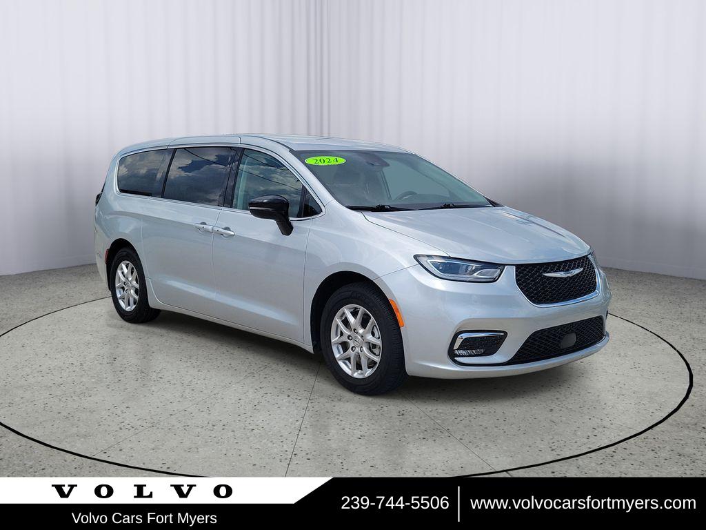 2024 Chrysler Pacifica Touring L's photo