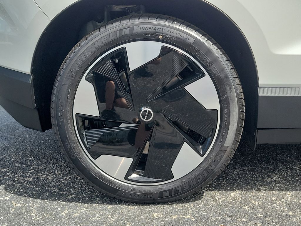 2025 Volvo EX30 Plus photo 2