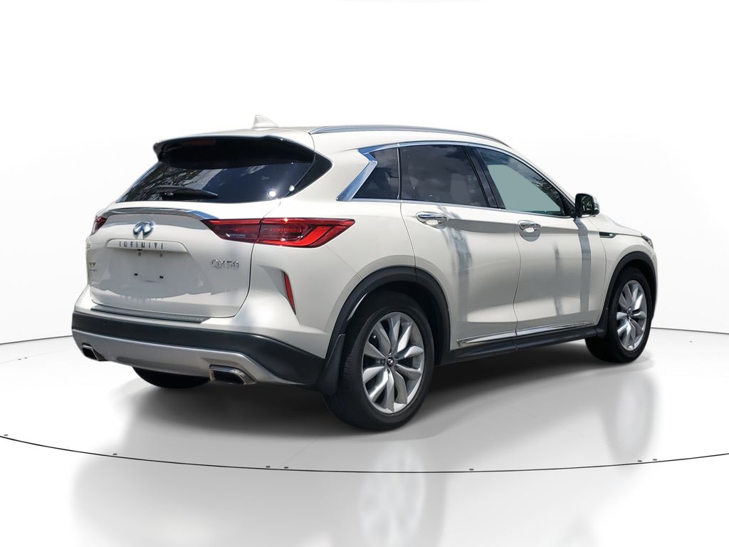 2019 Infiniti QX50 Essential photo 3