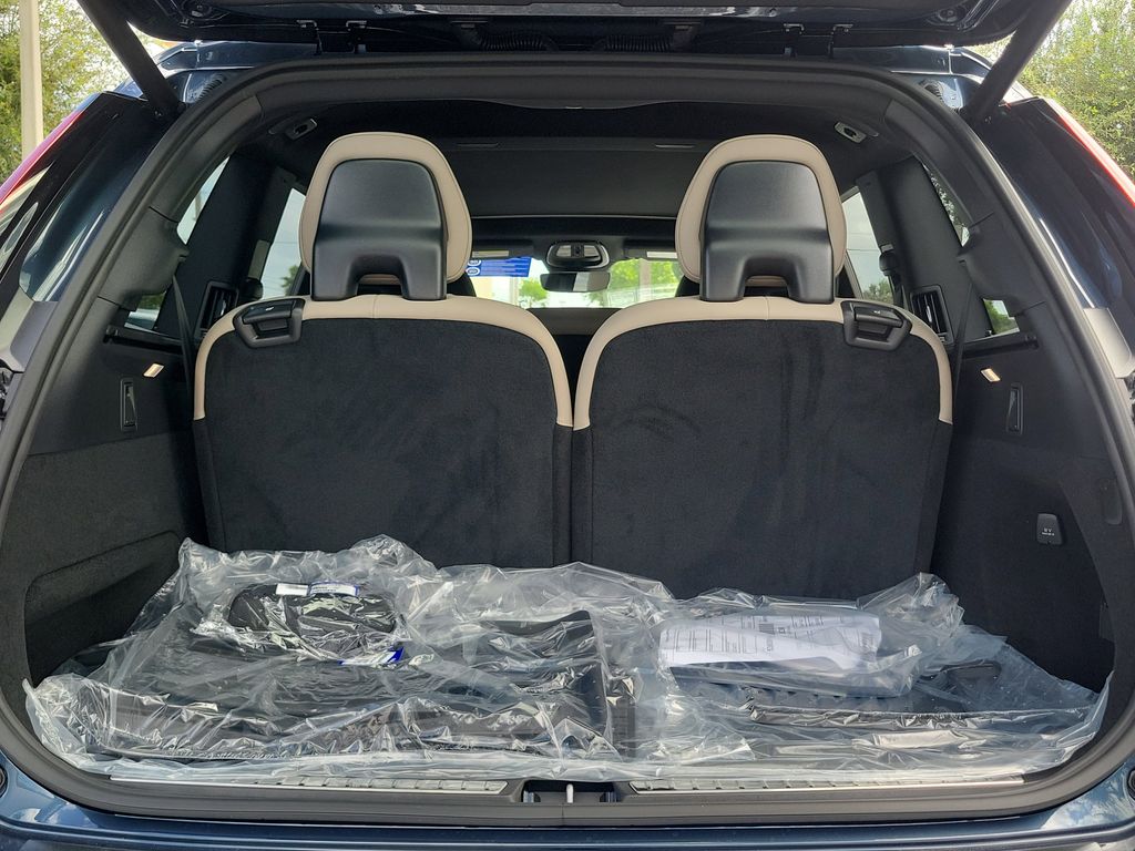 2026 Volvo XC90 Plus photo 4