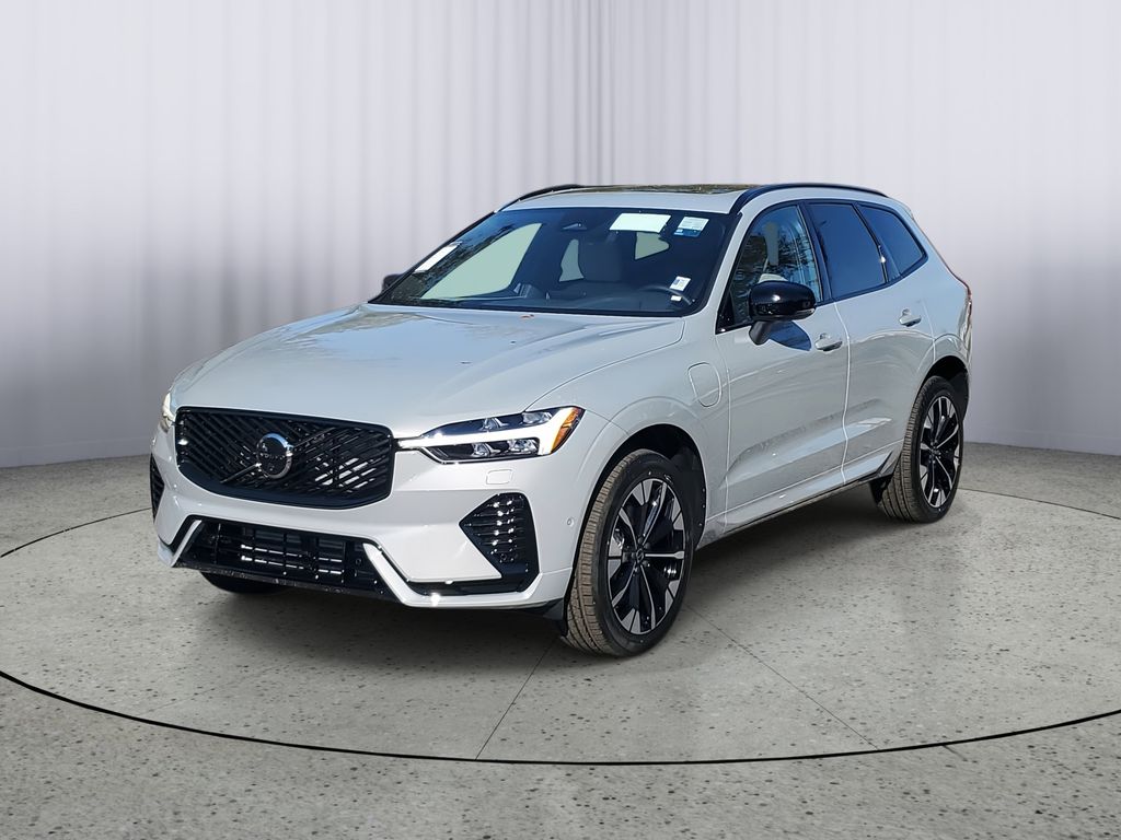 2026 Volvo XC60 Plus's photo