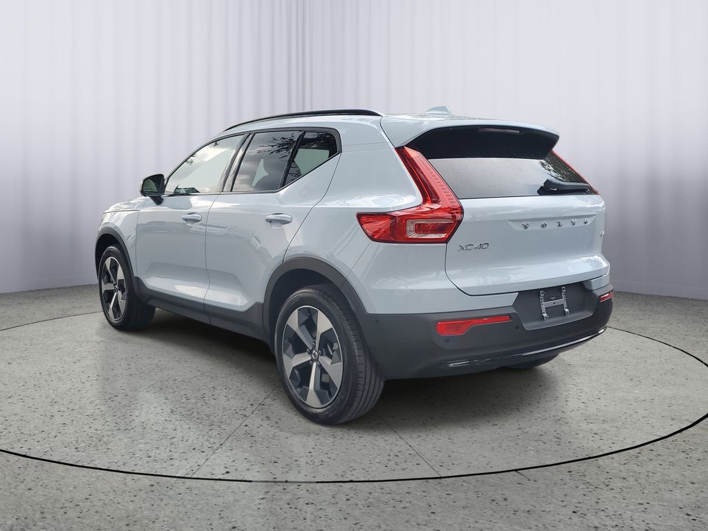 2026 Volvo XC40 Plus photo 2