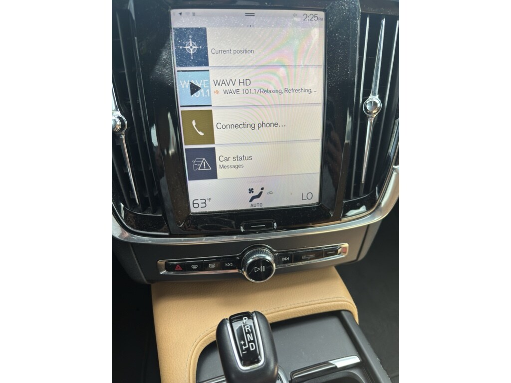 2017 Volvo S90 Momentum photo 4