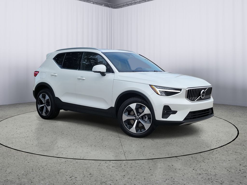 2025 Volvo XC40