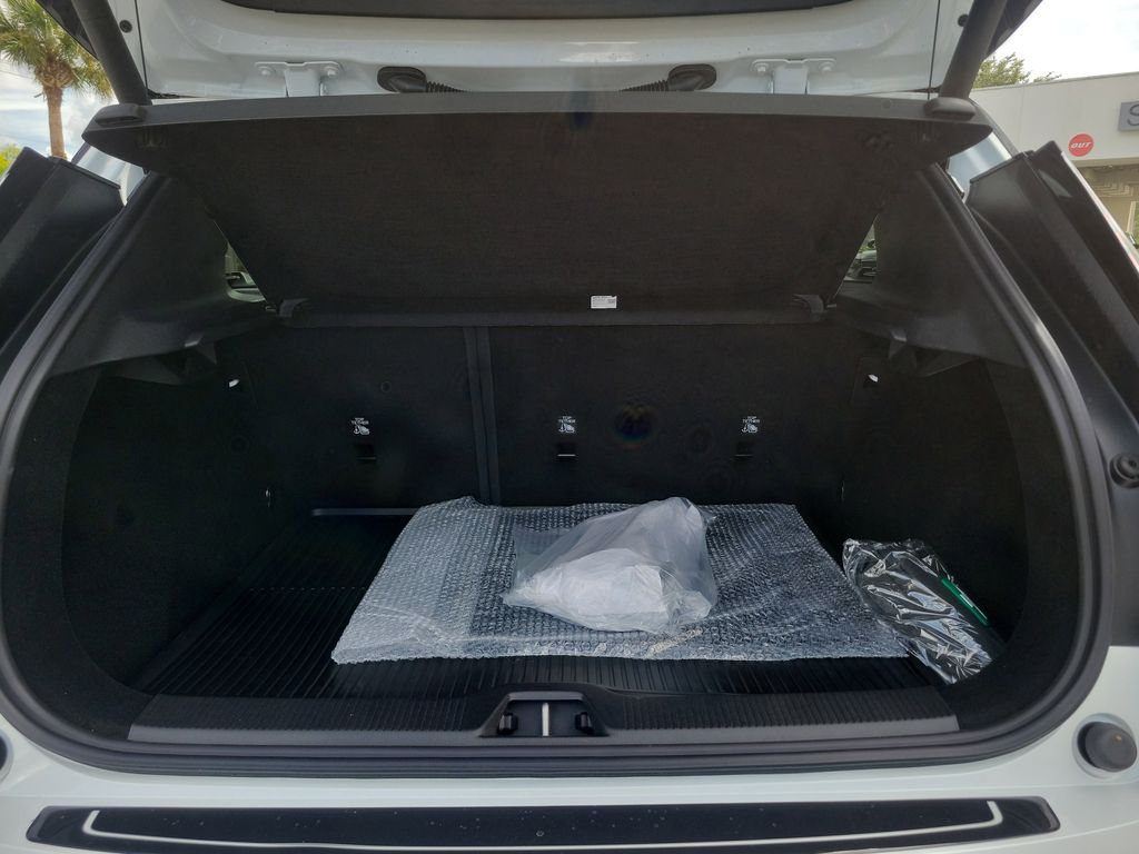 2025 Volvo EX30 Plus photo 3
