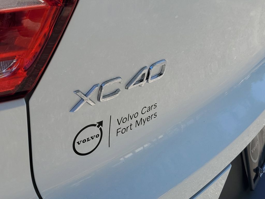 New 2026 Volvo XC40 B5 Plus SUV