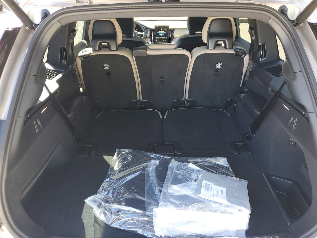 New 2026 Volvo XC90 B5 Core SUV