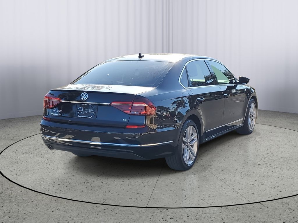 Used 2017 Volkswagen Passat 1.8T SE w/Technology Sedan