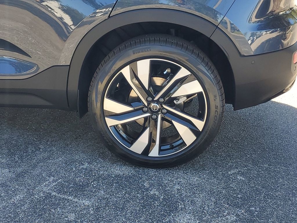 New 2026 Volvo XC40 B5 Plus SUV