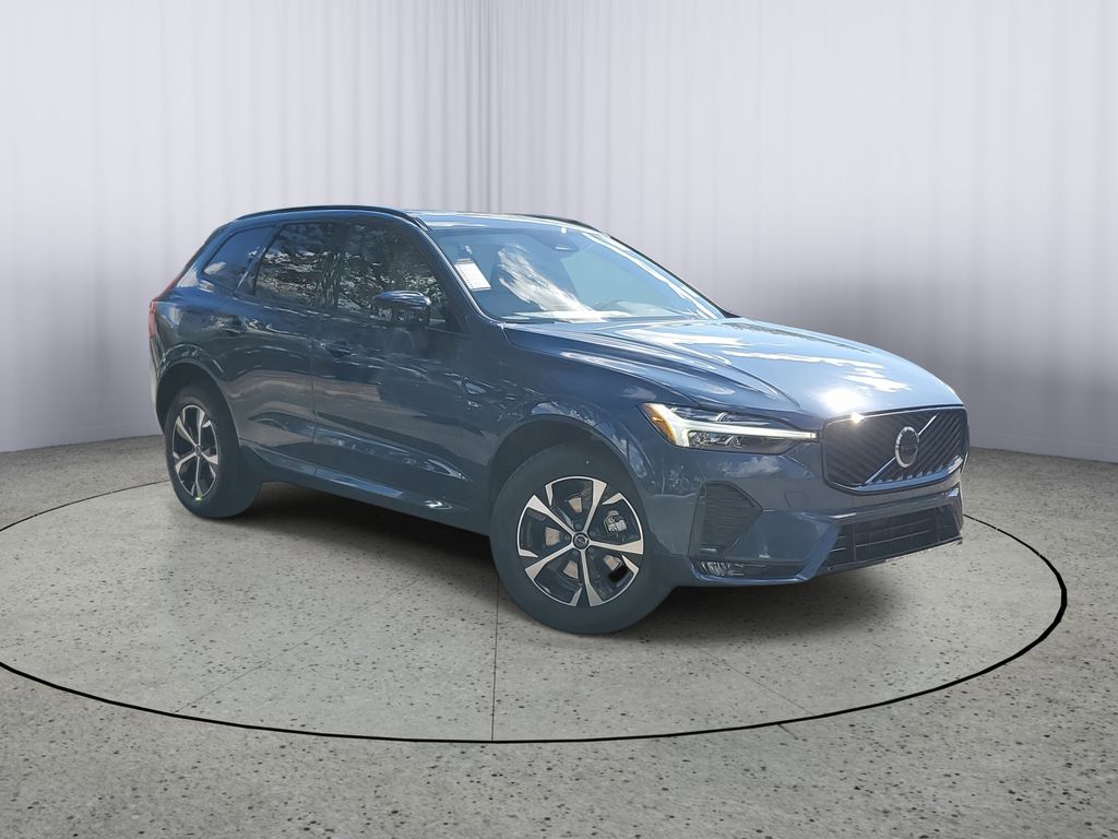 2026 Volvo XC60 Core's photo