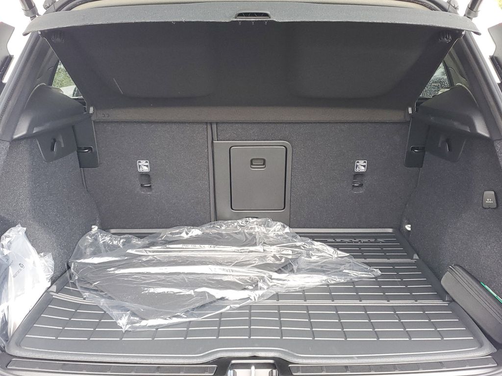 2026 Volvo XC40 Plus photo 4