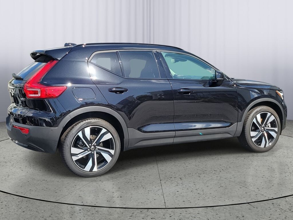 Used 2025 Volvo XC40 B5 Ultra Dark Theme SUV