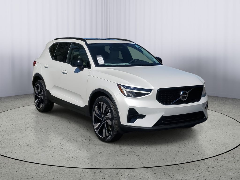 New 2026 Volvo XC40 B5 Plus SUV
