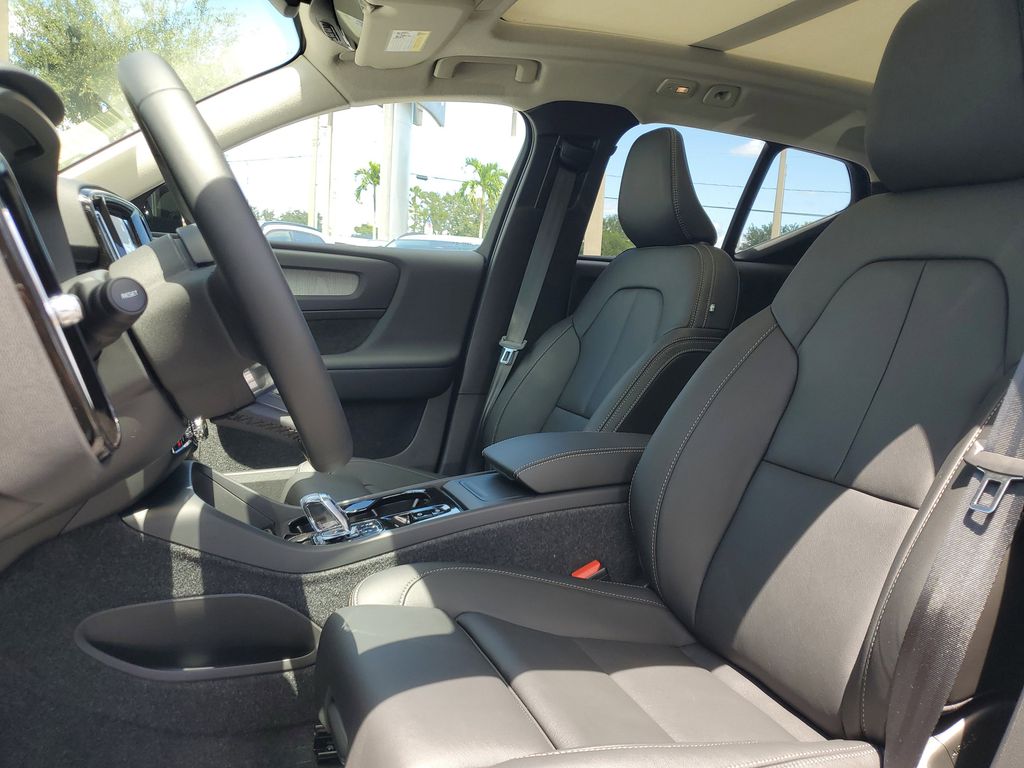 2026 Volvo XC40 Ultra - Photo 12
