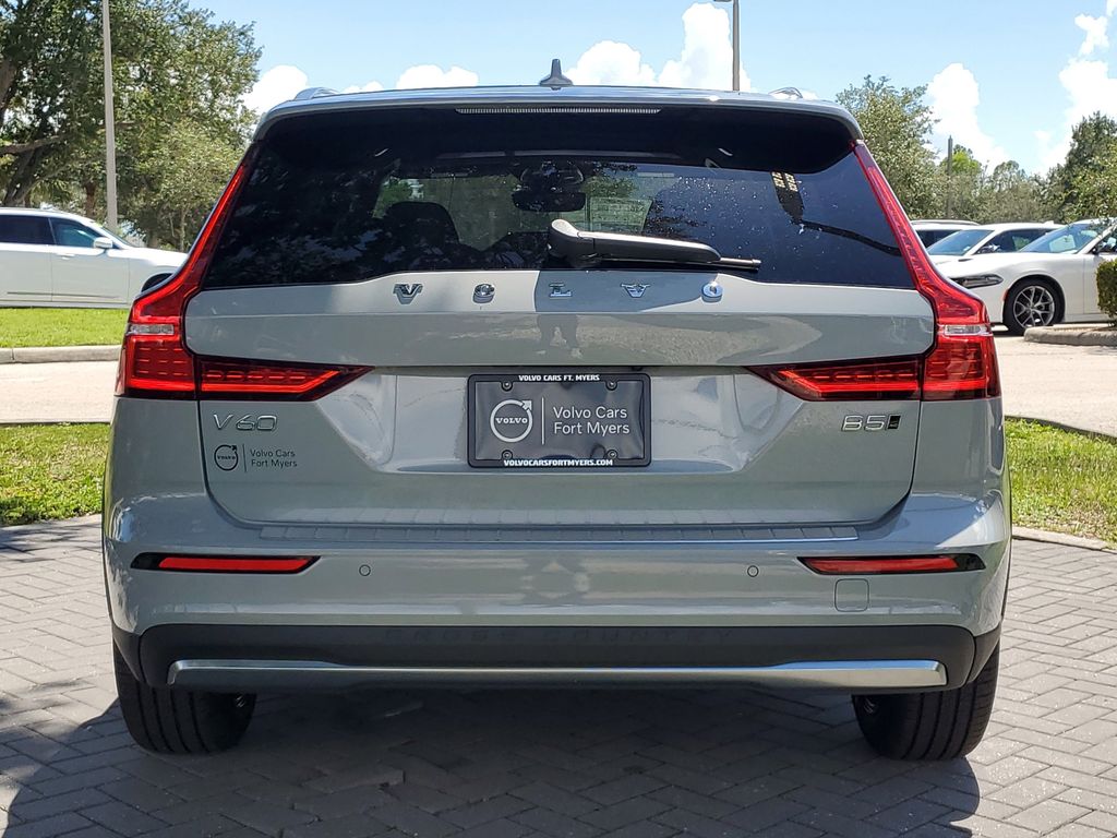 2026 Volvo V60 Cross Country B5 Plus photo 3