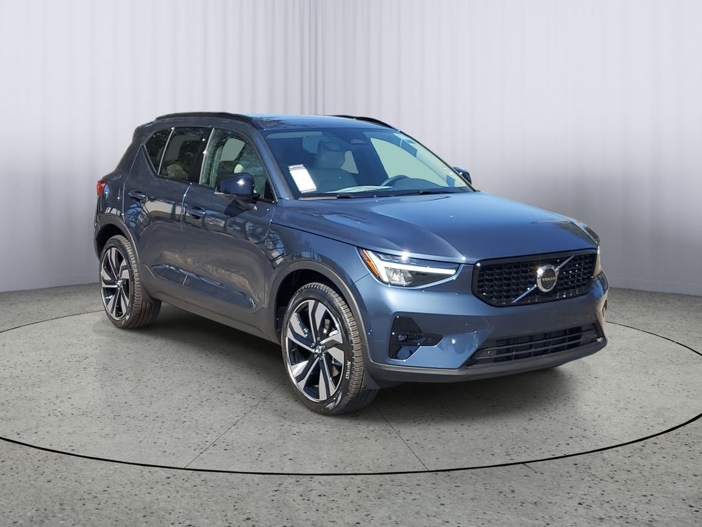New 2026 Volvo XC40 B5 Plus SUV