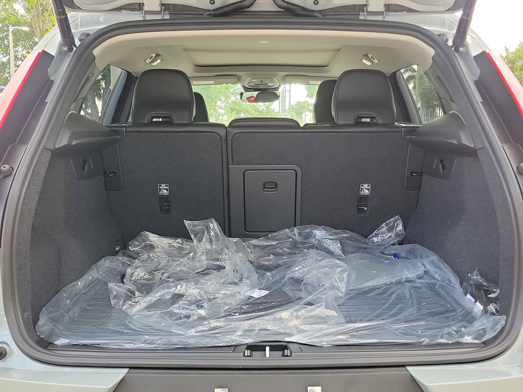 2025 Volvo XC40 Core photo 3