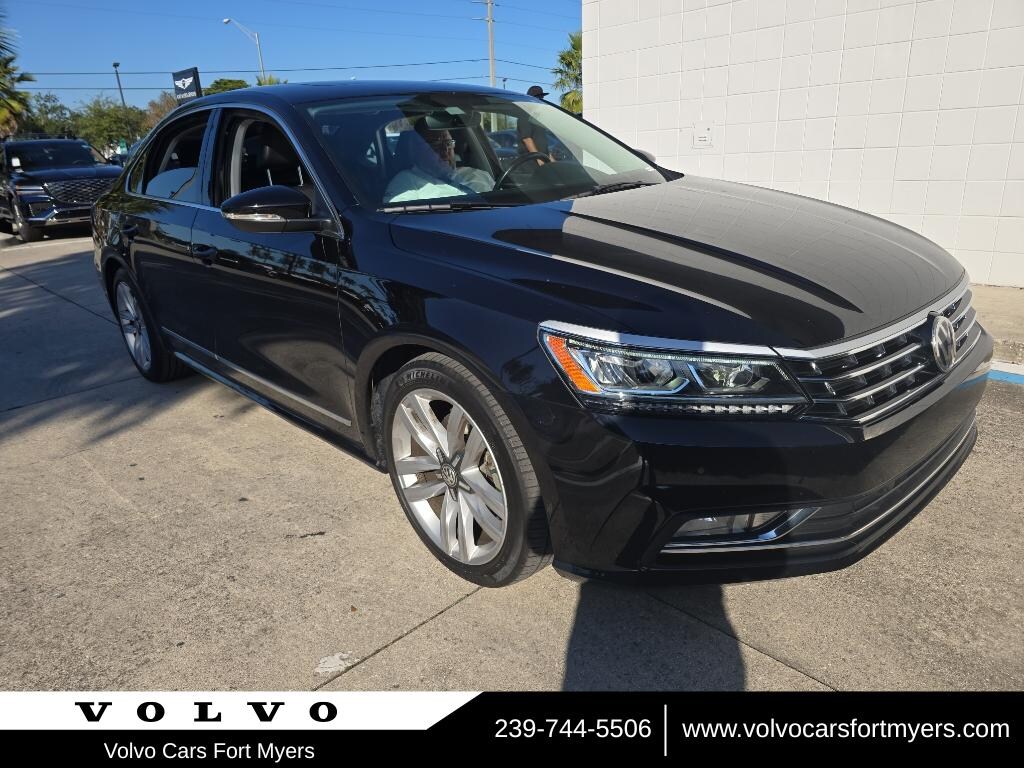 Used 2017 Volkswagen Passat 1.8T SE w/Technology Sedan