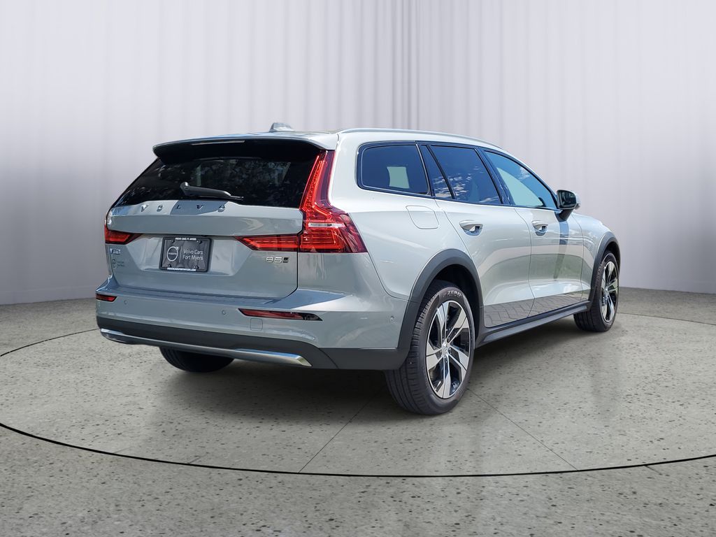 2026 Volvo V60 Cross Country B5 Plus photo 2