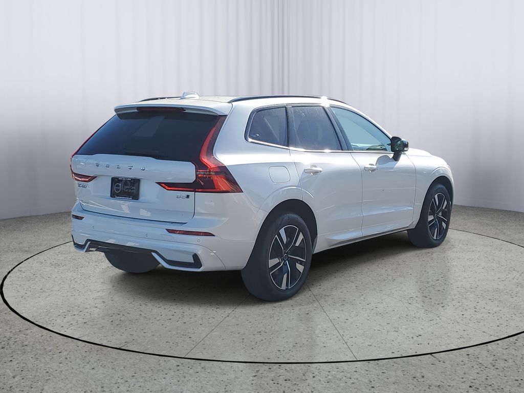 2026 Volvo XC60 B5 Core photo 2