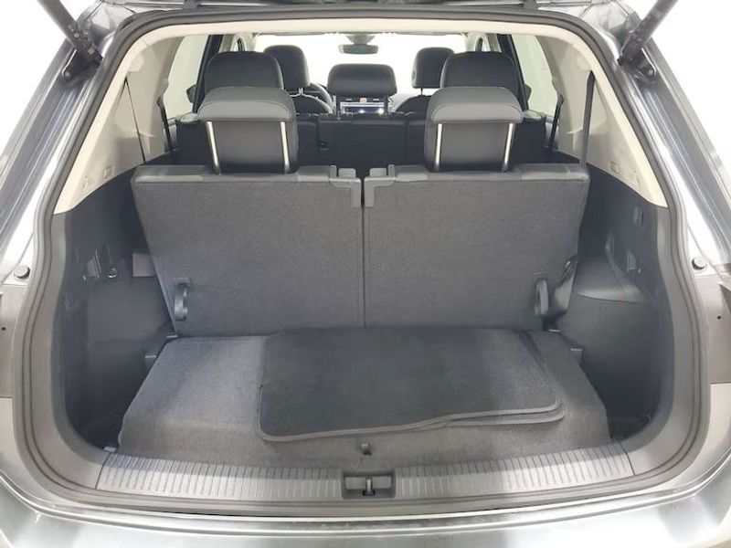 2024 Volkswagen Tiguan SE Wolfsburg Edition photo 2