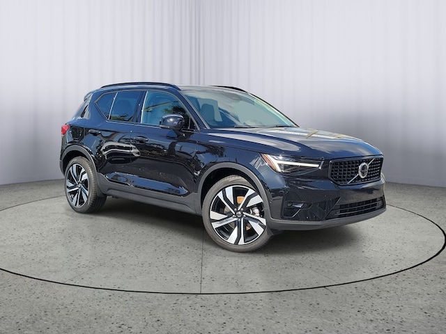 2025 Volvo XC40 B5 Ultra Dark Theme SUV