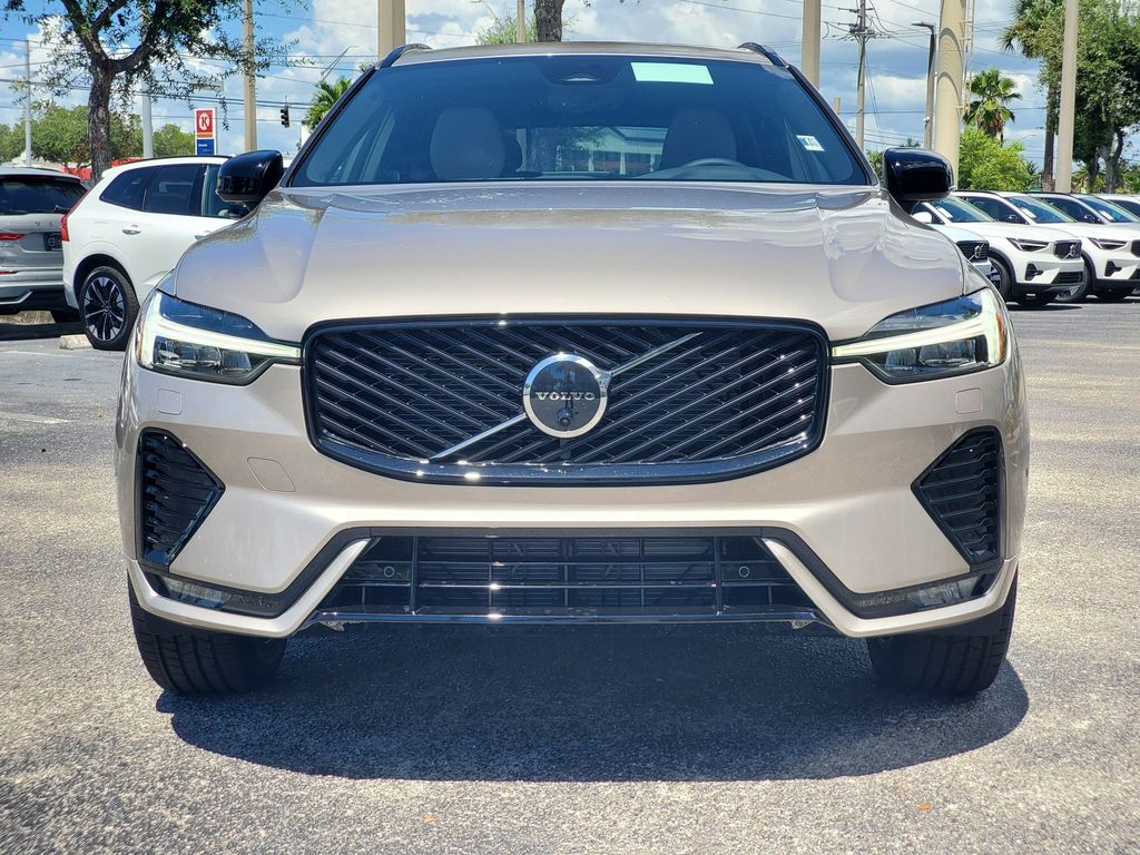 2026 Volvo XC60 B5 Plus photo 4