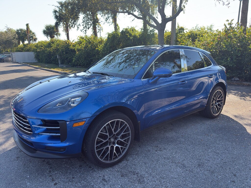 2021 Porsche Macan S photo 2