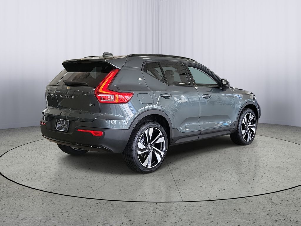 2026 Volvo XC40 Plus photo 2
