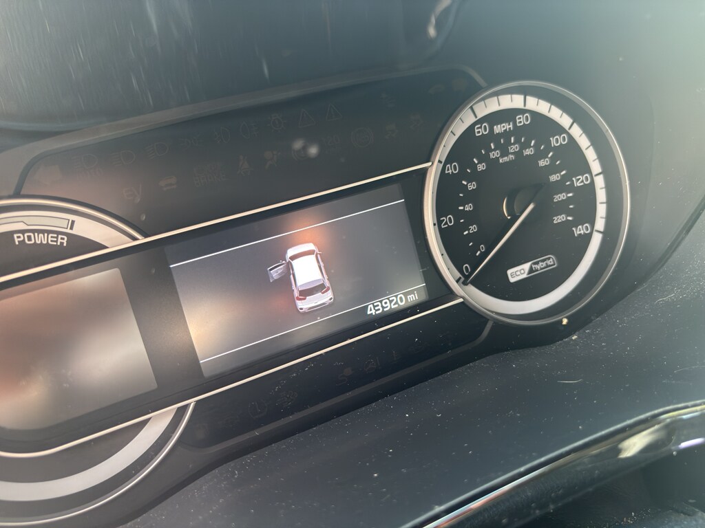 2020 Kia Niro LXS photo 2