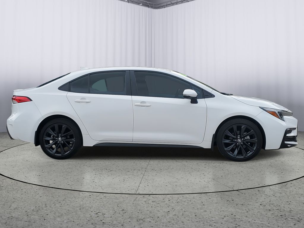 2024 Toyota Corolla SE photo 3