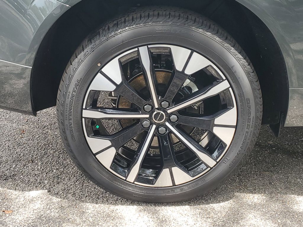2026 Volvo XC60 B5 Plus photo 3