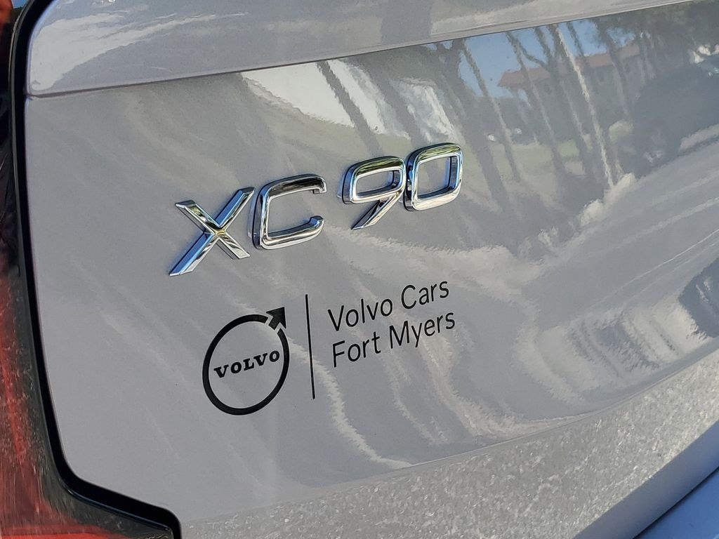 New 2026 Volvo XC90 B6 Ultra Dark Theme 7-Seater SUV