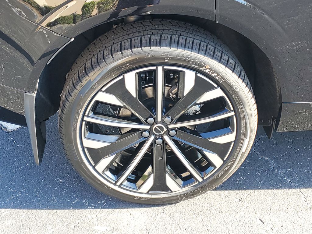 2026 Volvo XC60 B5 photo 3