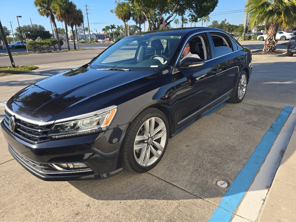 Used 2017 Volkswagen Passat 1.8T SE w/Technology Sedan