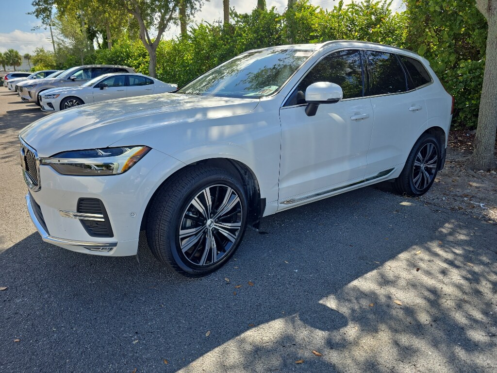 2022 Volvo XC60 B5 Inscription photo 2