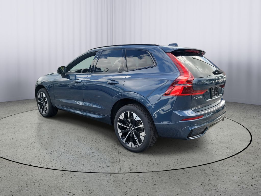 2026 Volvo XC60 B5 Plus photo 2