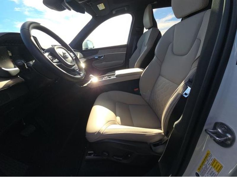 2025 Volvo XC90 Plus photo 2
