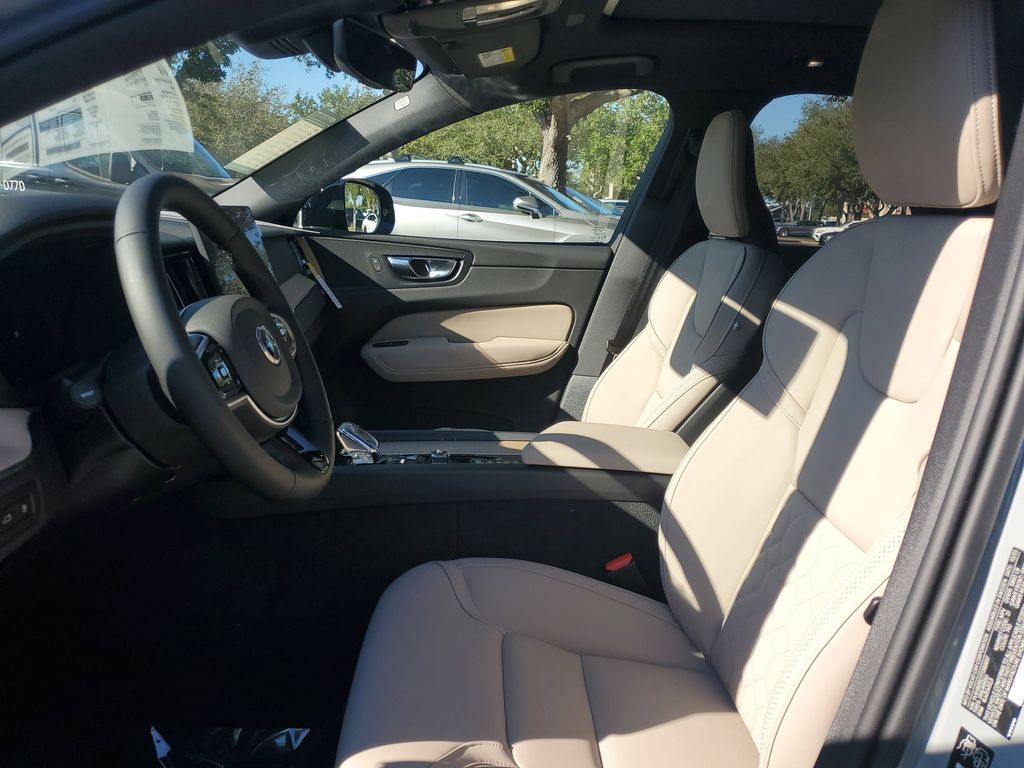 2026 Volvo XC60 Plus - Photo 8