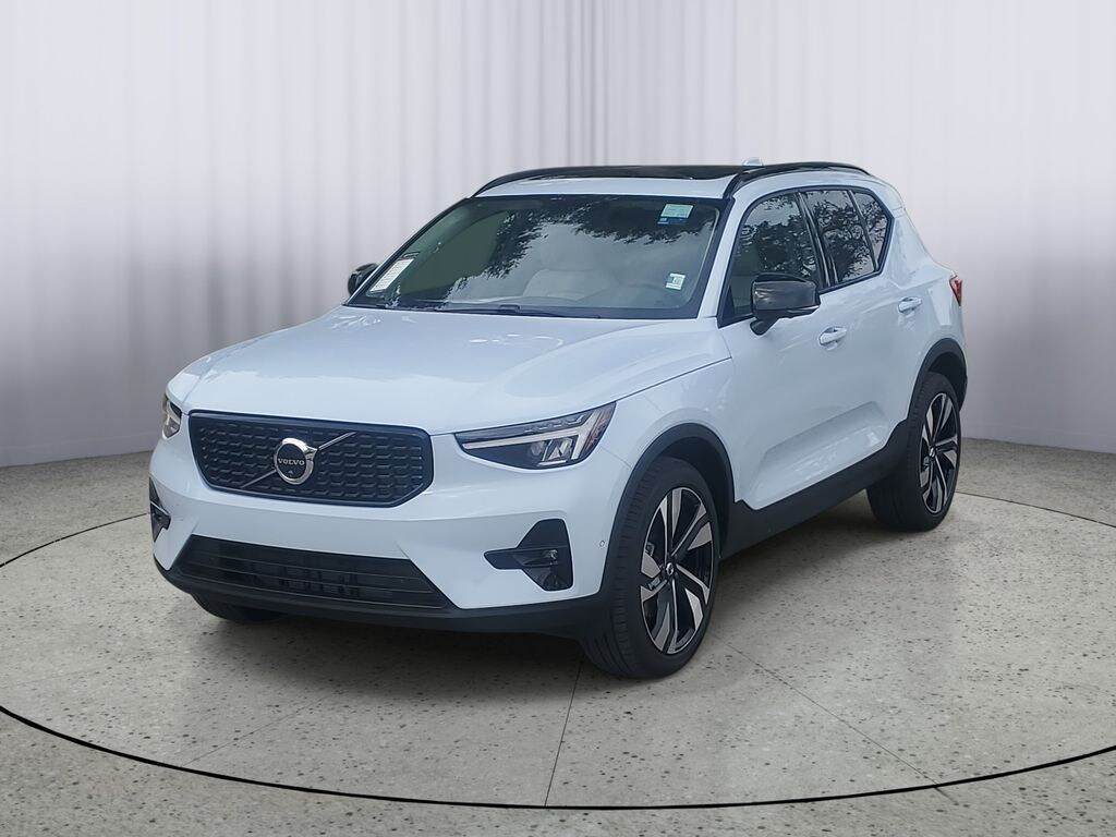 New 2026 Volvo XC40 B4 Plus SUV