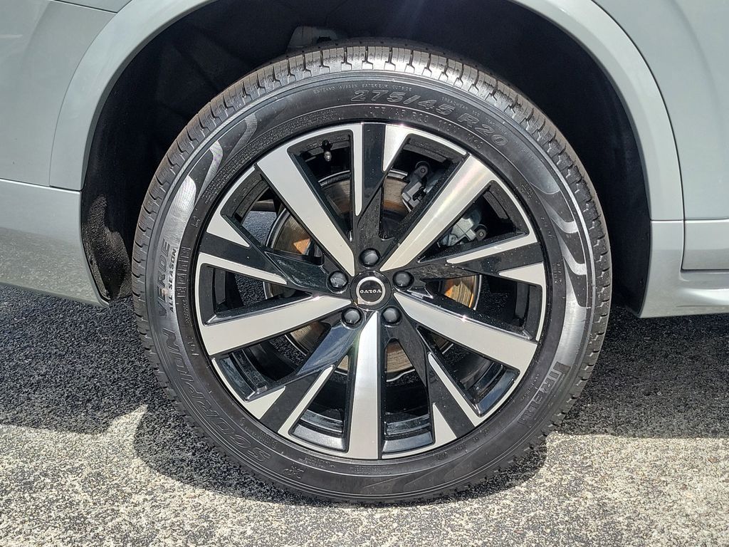 2026 Volvo XC90 B5 Core photo 3