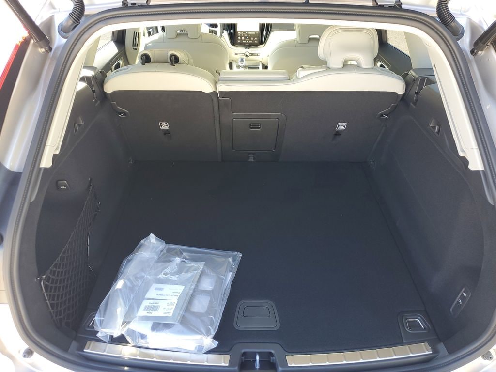 New 2026 Volvo XC60 B5 Ultra SUV